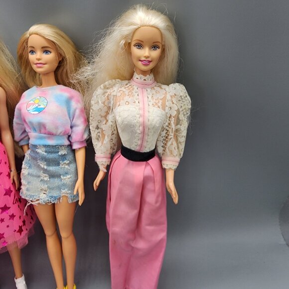 Vintage & Modern Barbie Dolls Lot of 4 + Outfits Pink Skirt Dress Lace 90s - Picture 10 of 16